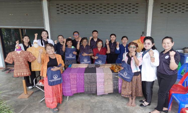 วันที่ 12 มีนาคม พ.ศ. 2569 องค์การบริหารส่วนจังหวัดขอนแก่น ลงพื้นที่ตรวจติดตามและประเมินผลโครงการส่งเสริมอาชีพการท้อผ้าไหม ผ้ามัดหมี่ ย้อมสีธรรมชาติ สืบสานภูมิปัญญาท้องถิ่น ให้สมาชิกกลุ่มอาชีพ กลุ่มสตรี ฯ ตำบลคึมชาด ตำบลดอนดู่ ตำบลดอนดั่ง ตำบลสำโรง และตำบ